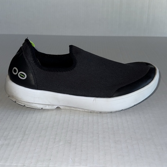 Oofos OOMG EEZEE Low Slip On Shoes In Black And White - Picture 7 of 12